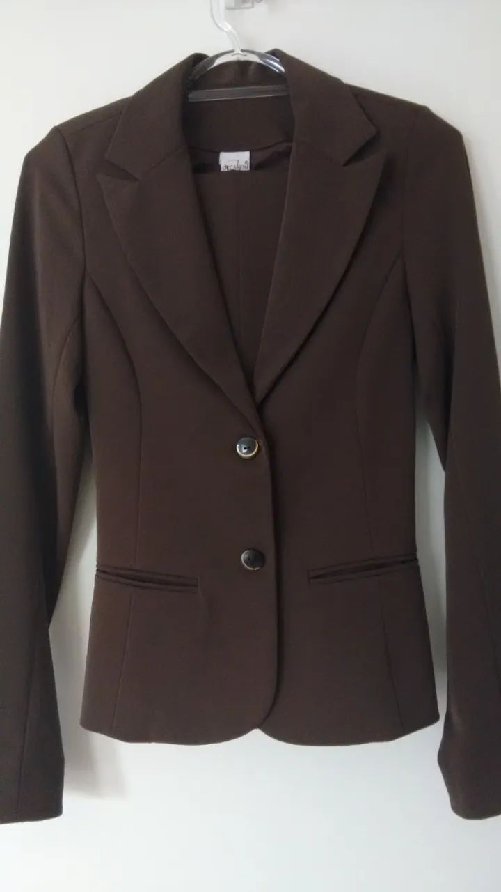 Conjunto de terno marrom feminino