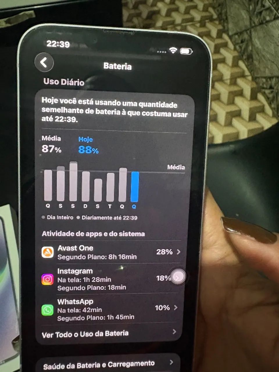 iPhone 14 Plus 128GB na cor lilás, muito bem conservado e funcionando perfeitamente. - Foto 3