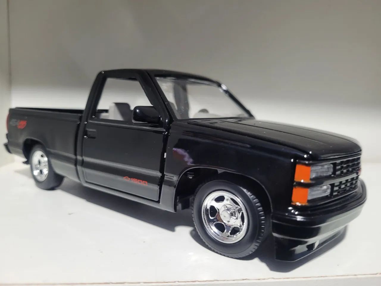 Miniatura Silverado 1/26