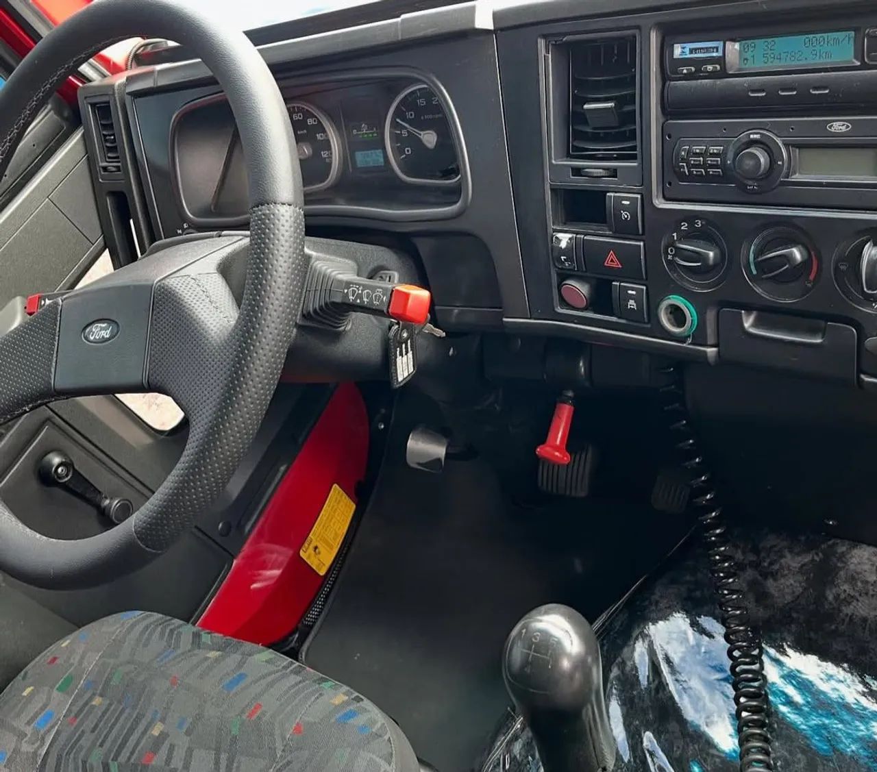 Ford Cargo 816E com baú 6,20 - Foto 4