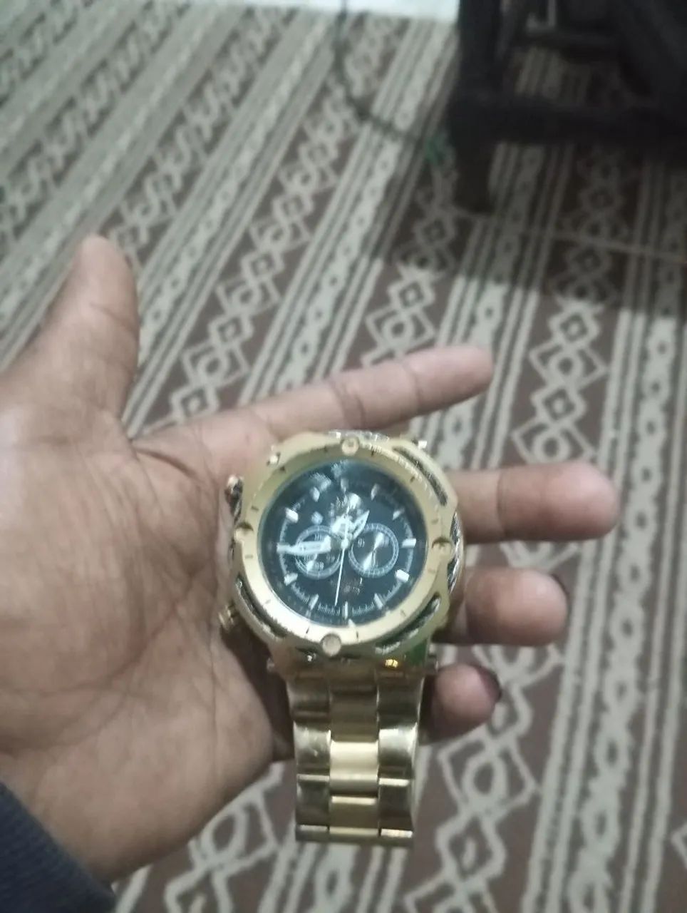 Um relógio masculino pra vender no precinho 