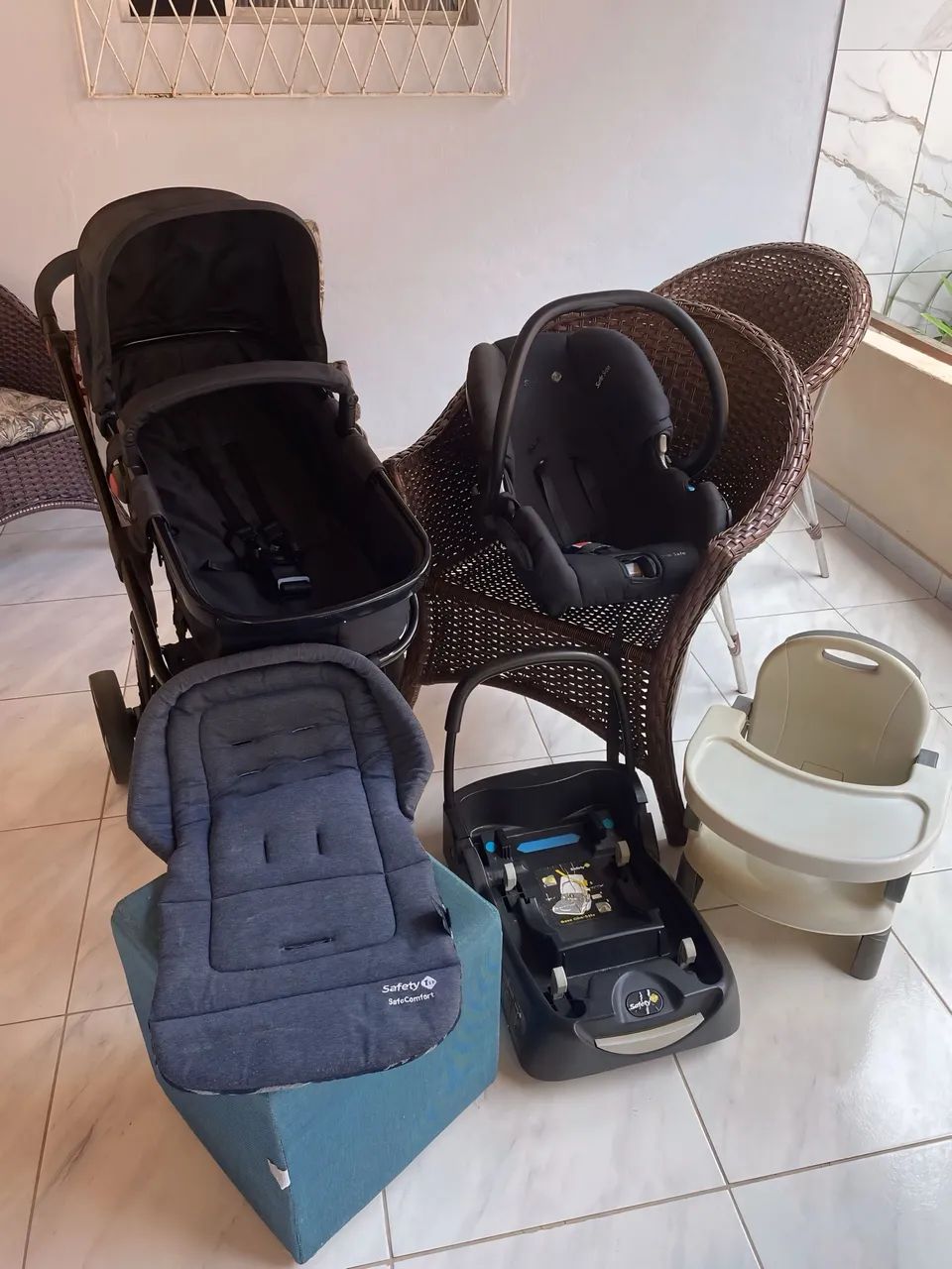 Kit Carrinho De Bebê Mobi Safety + bebê conforto e base