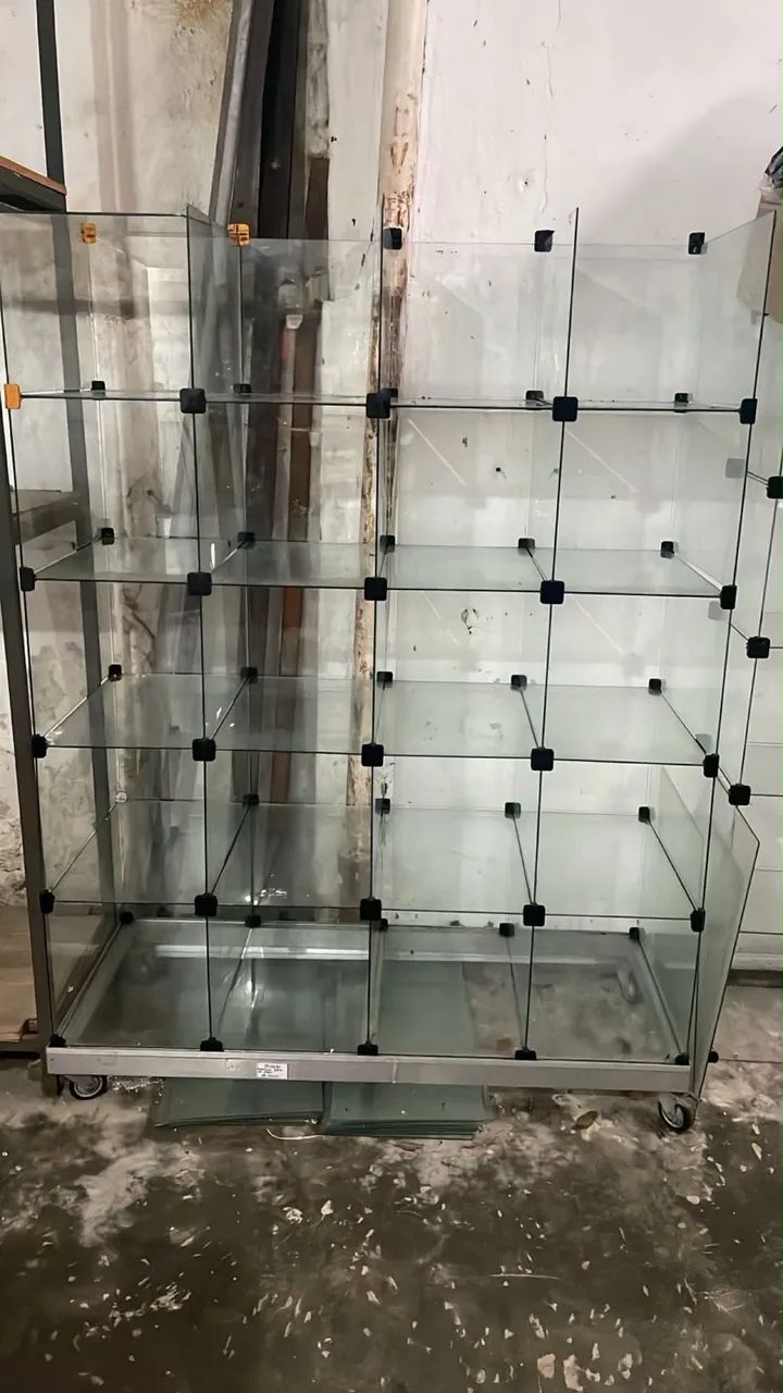 ESTANTE EXPOSITORA DE VIDRO PARA LOJA E COMÉRCIO - USADA - Foto 2