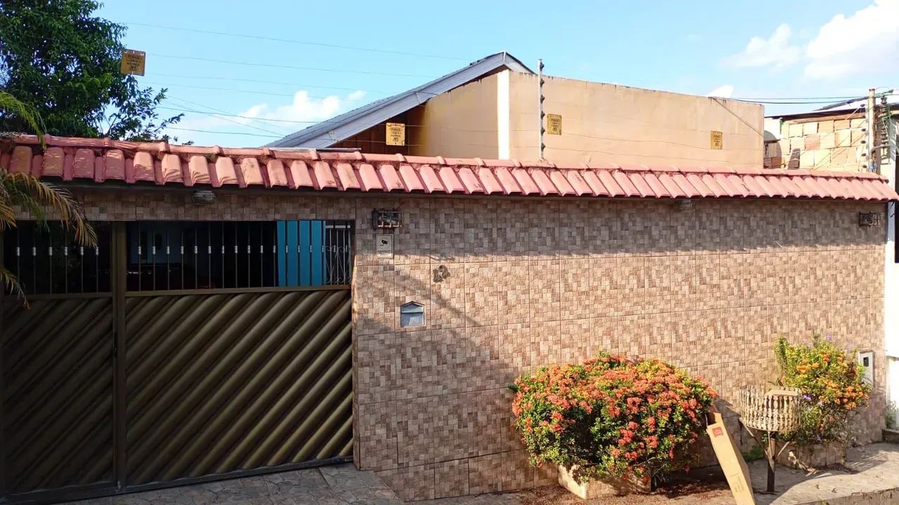 Petropolis, Vendo casa com 02 qtos só a Vista