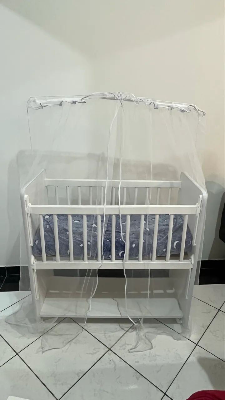Vende-se Mini Berço branco com mosquiteiro - Foto 4