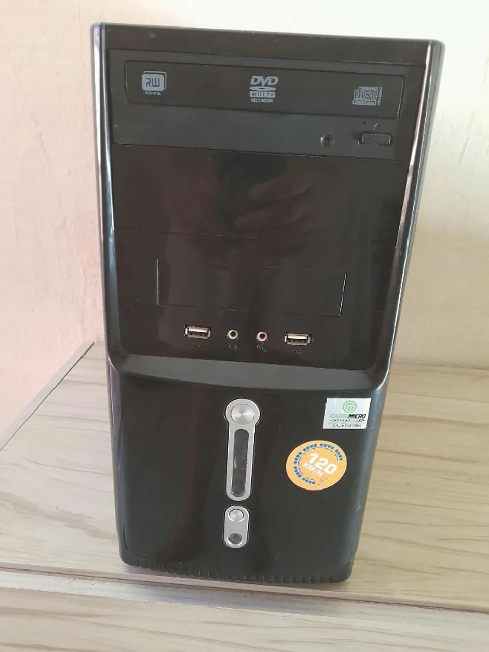 Computador e monitor