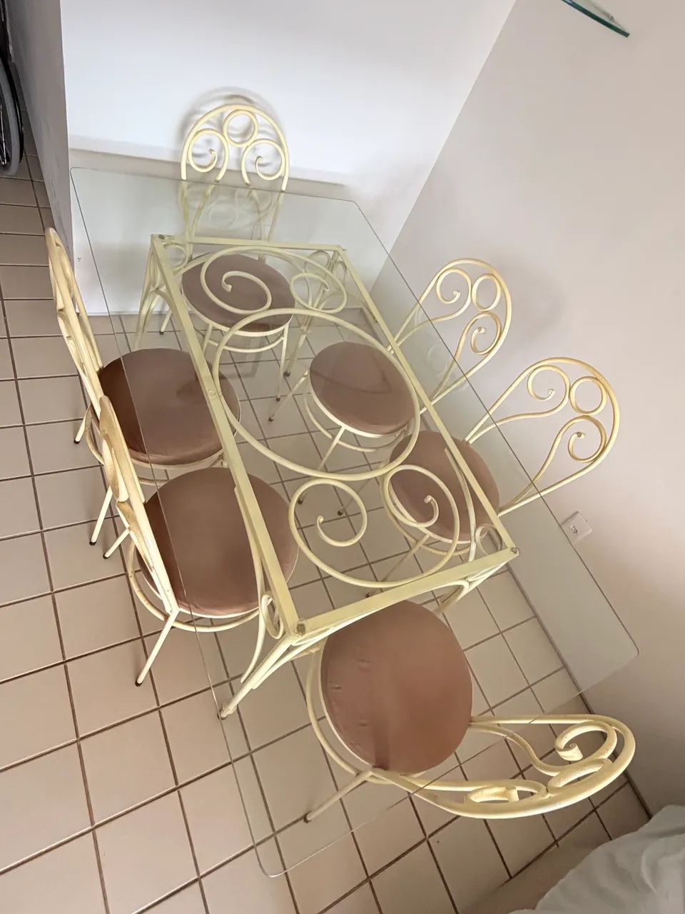 Mesa clássica com seis cadeiras 1,80 x 1m  - Foto 3