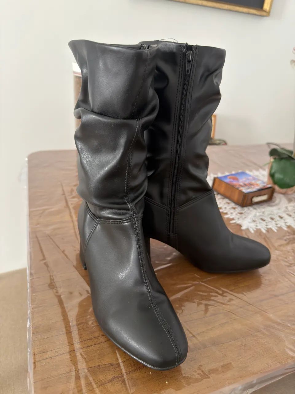 Bota cano médio drapeado  - Foto 2