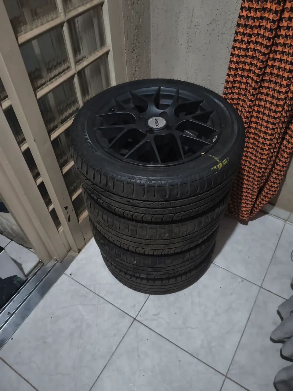 Jogo de rodas TSW aro 15 com pneus novos - Foto 5