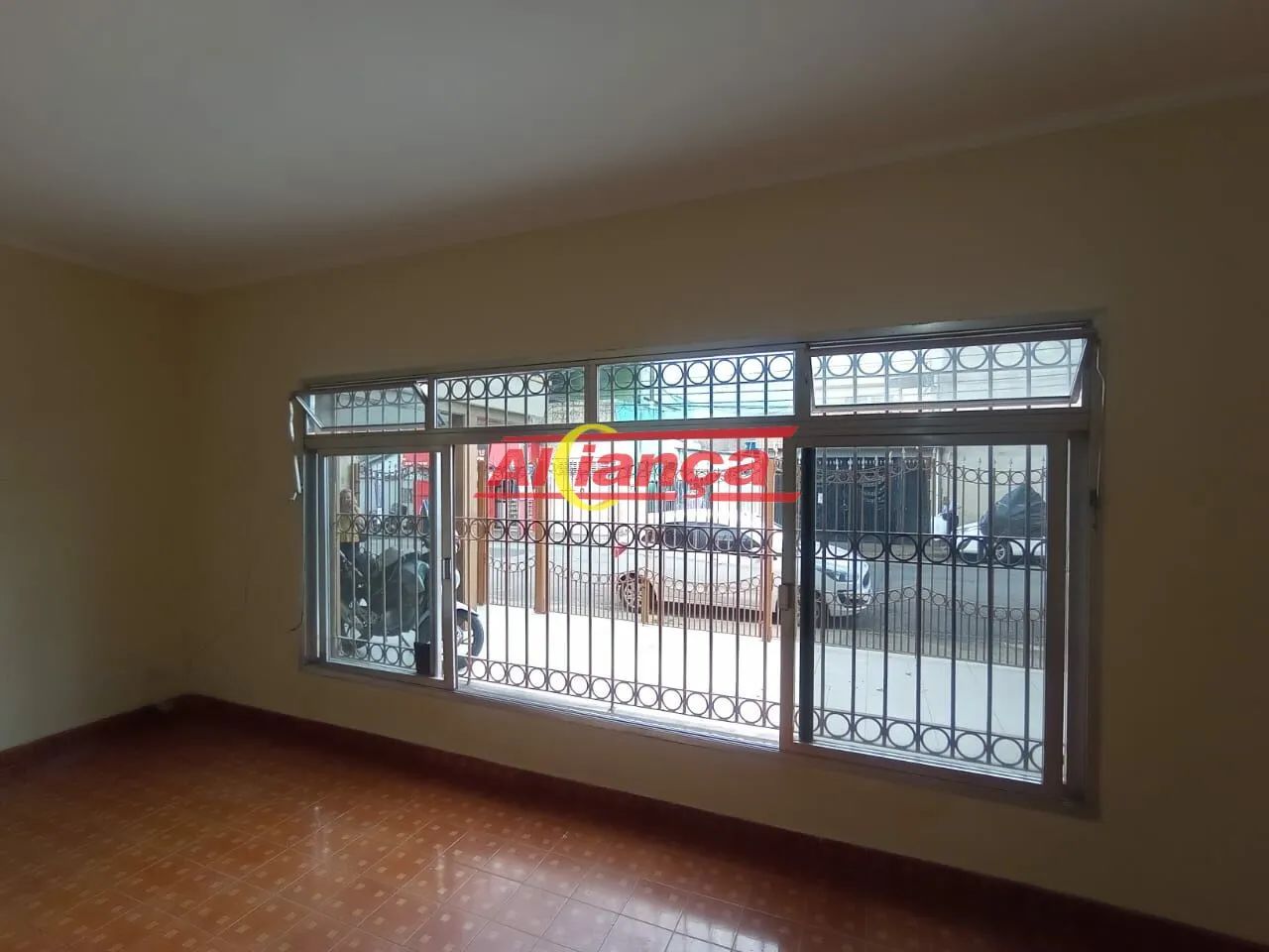 Casa com 178m² à locação, 3 quartos sendo 1 suíte, 2 vagas no Jadim Santa Barbara - Guarul - Foto 2
