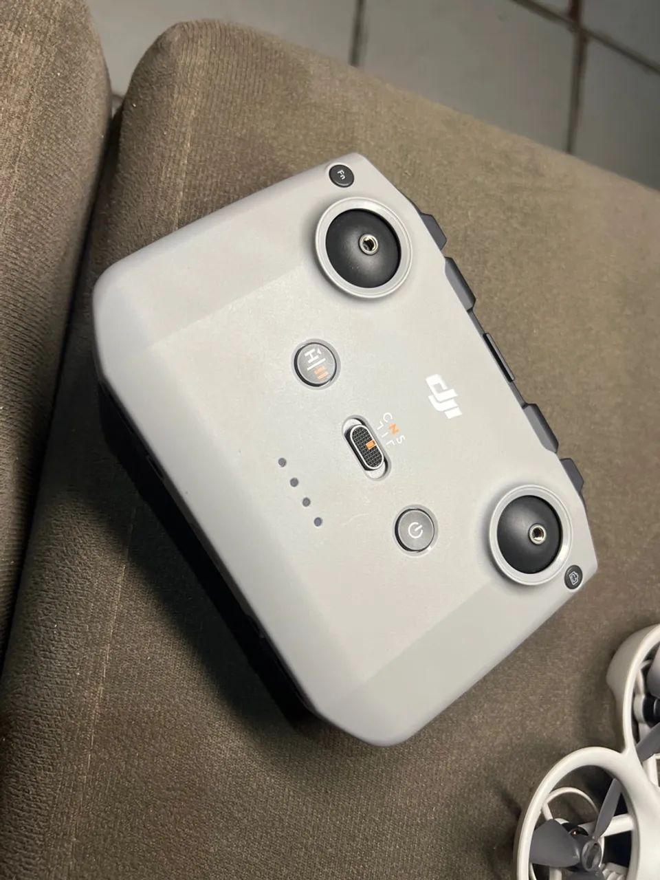 Vende-se drone DJI Neo Combo Fly - Foto 4