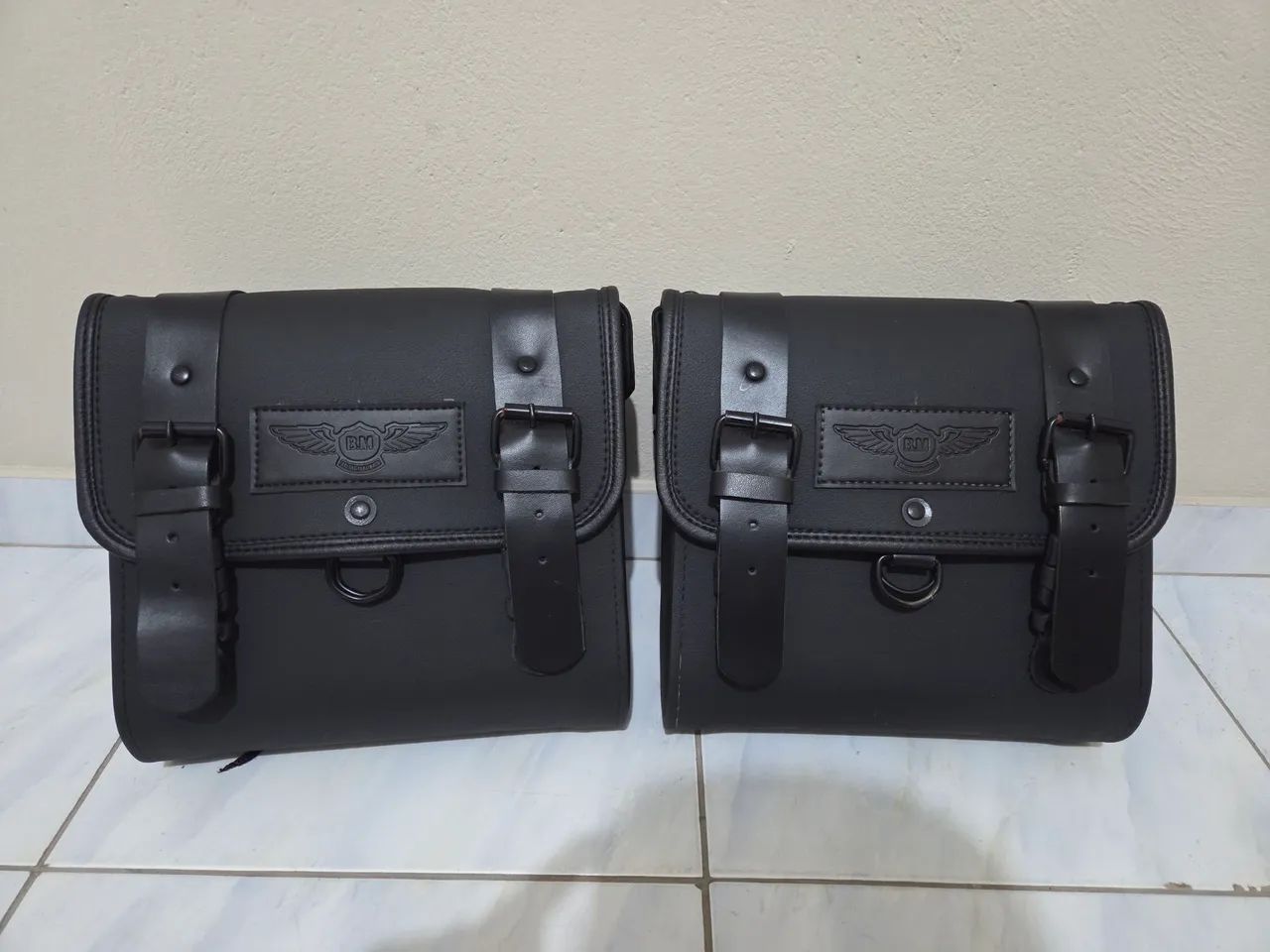 Par de Alforjes B.M Bolsas para Moto - Estilo Custom - Preto - Foto 2
