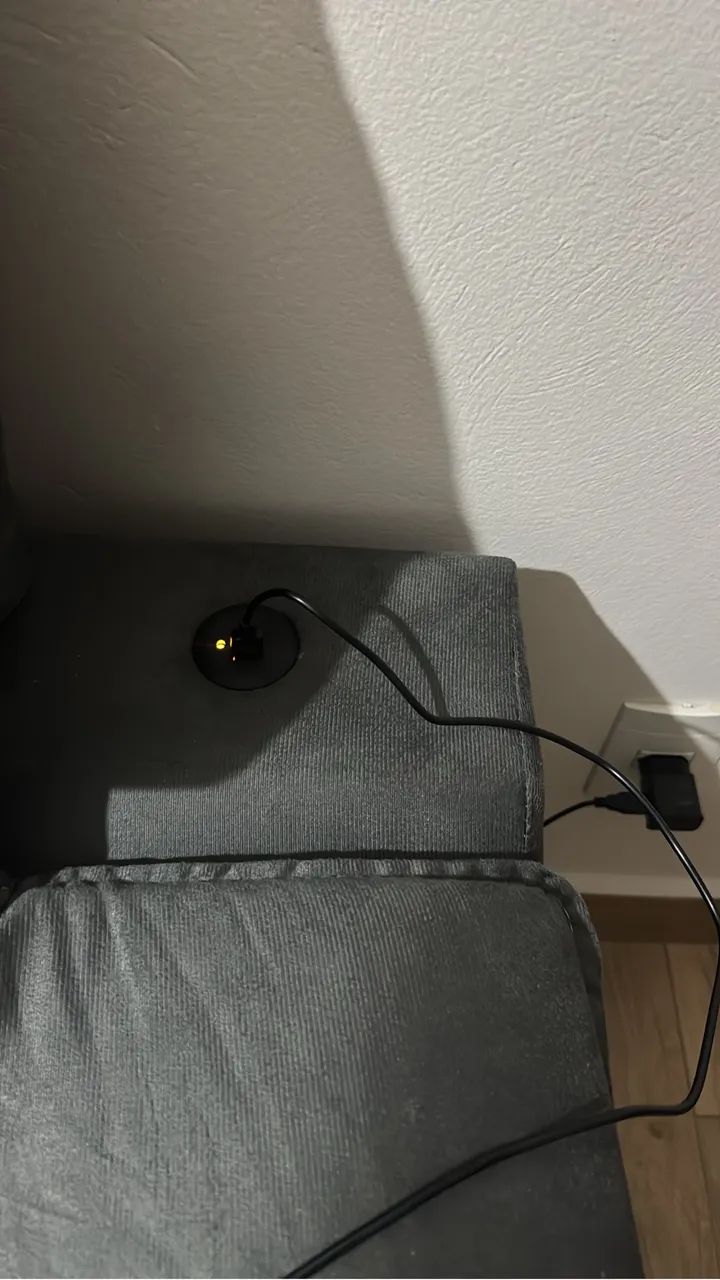 Sofá com porta copos e carregador embutido  - Foto 3