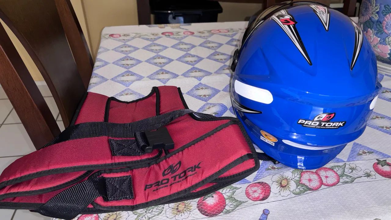 Capacete infantil e colete  - Foto 4