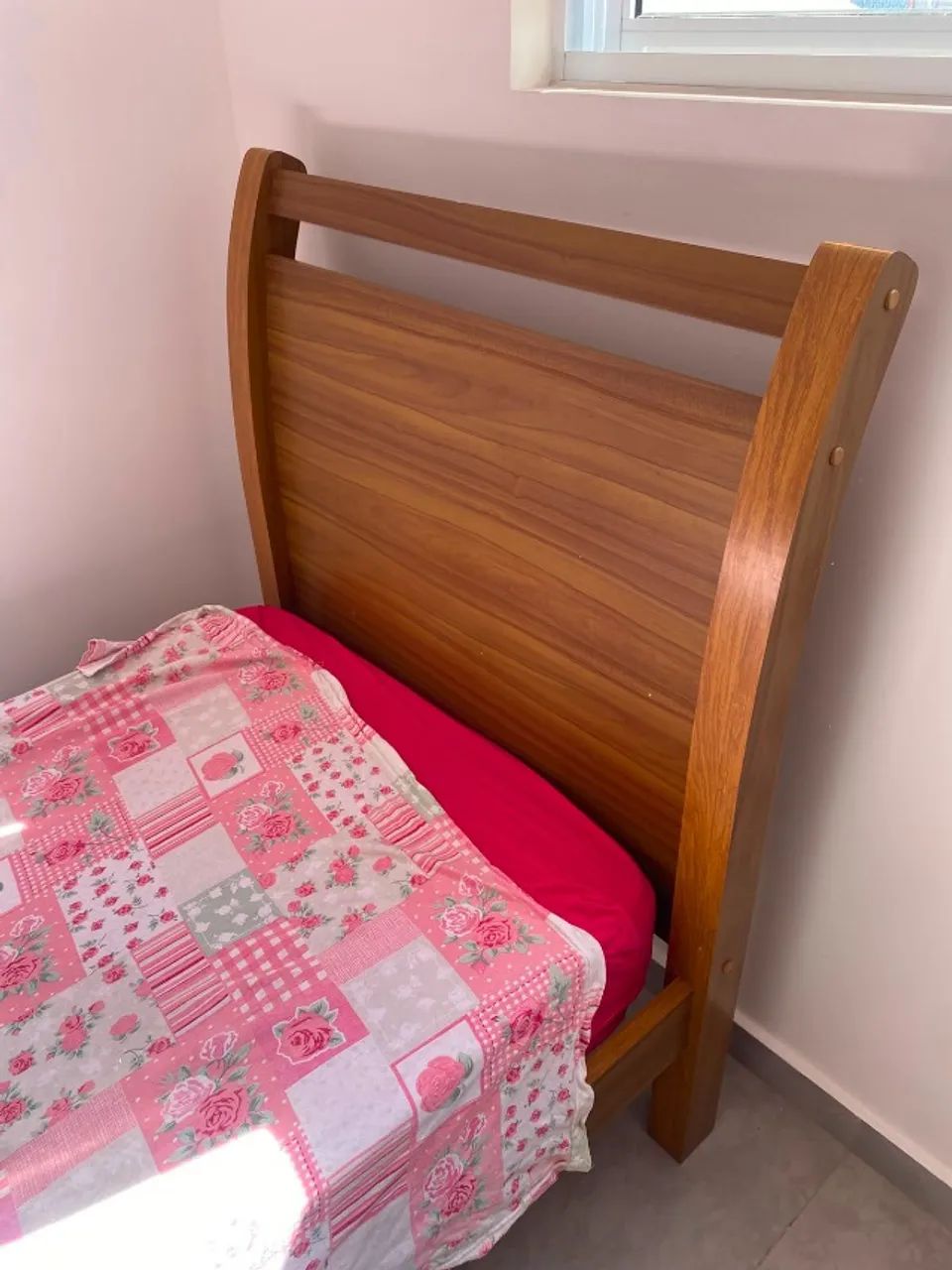 Linda cama de solteiro 