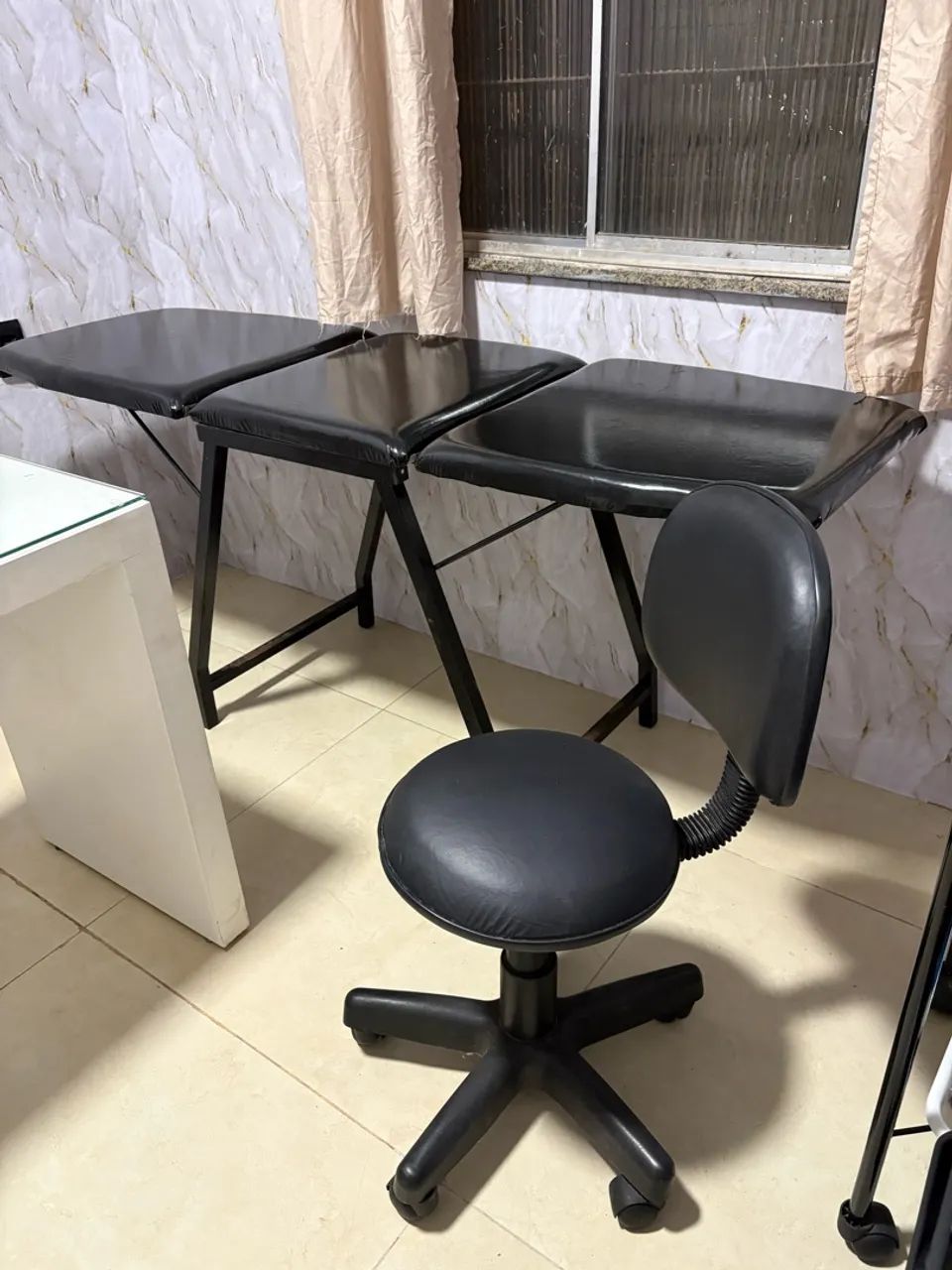 Studio de design de sobrancelhas e extensão de cílios completo 