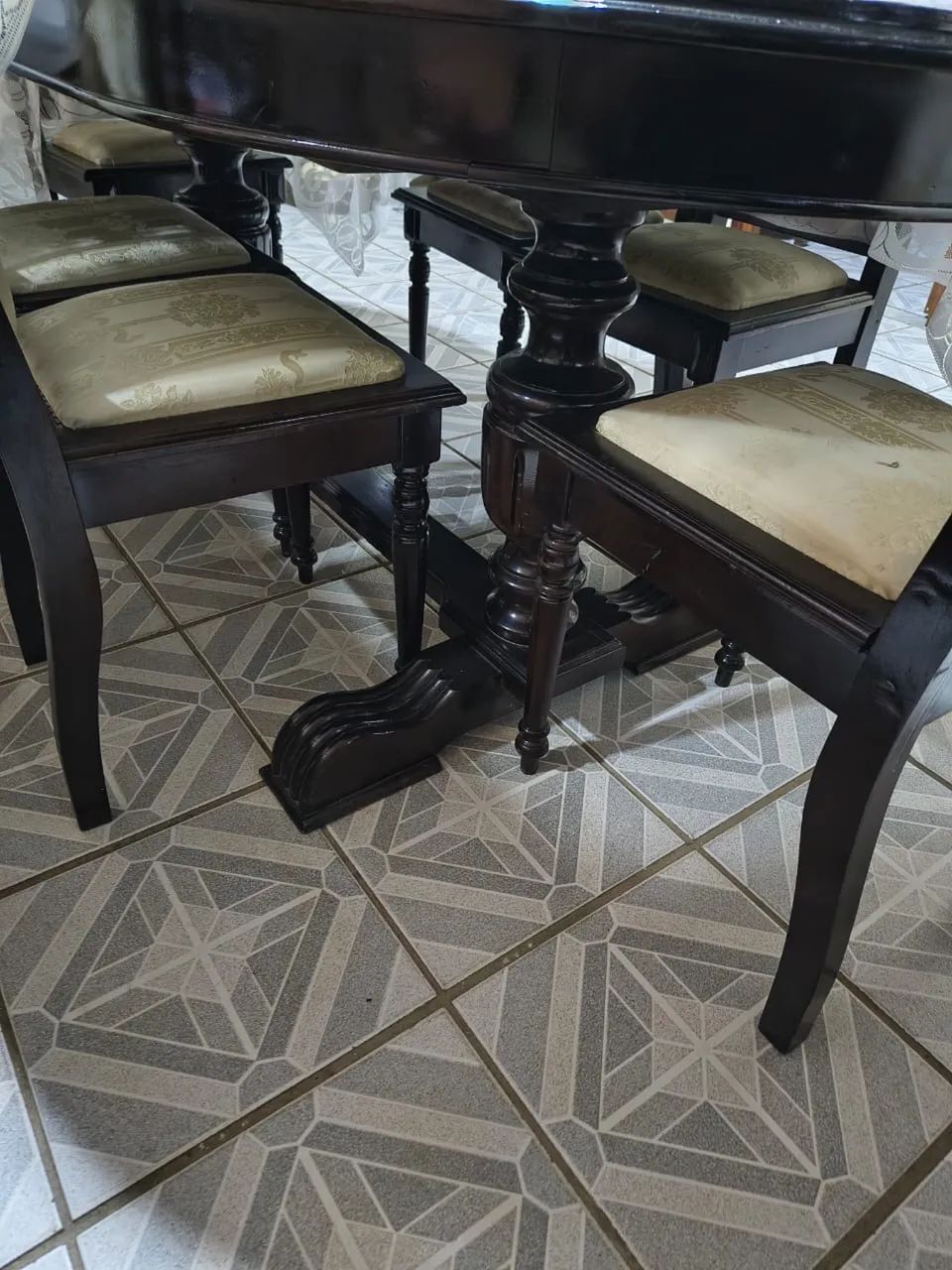 Mesa e armário de madeira  - Foto 2