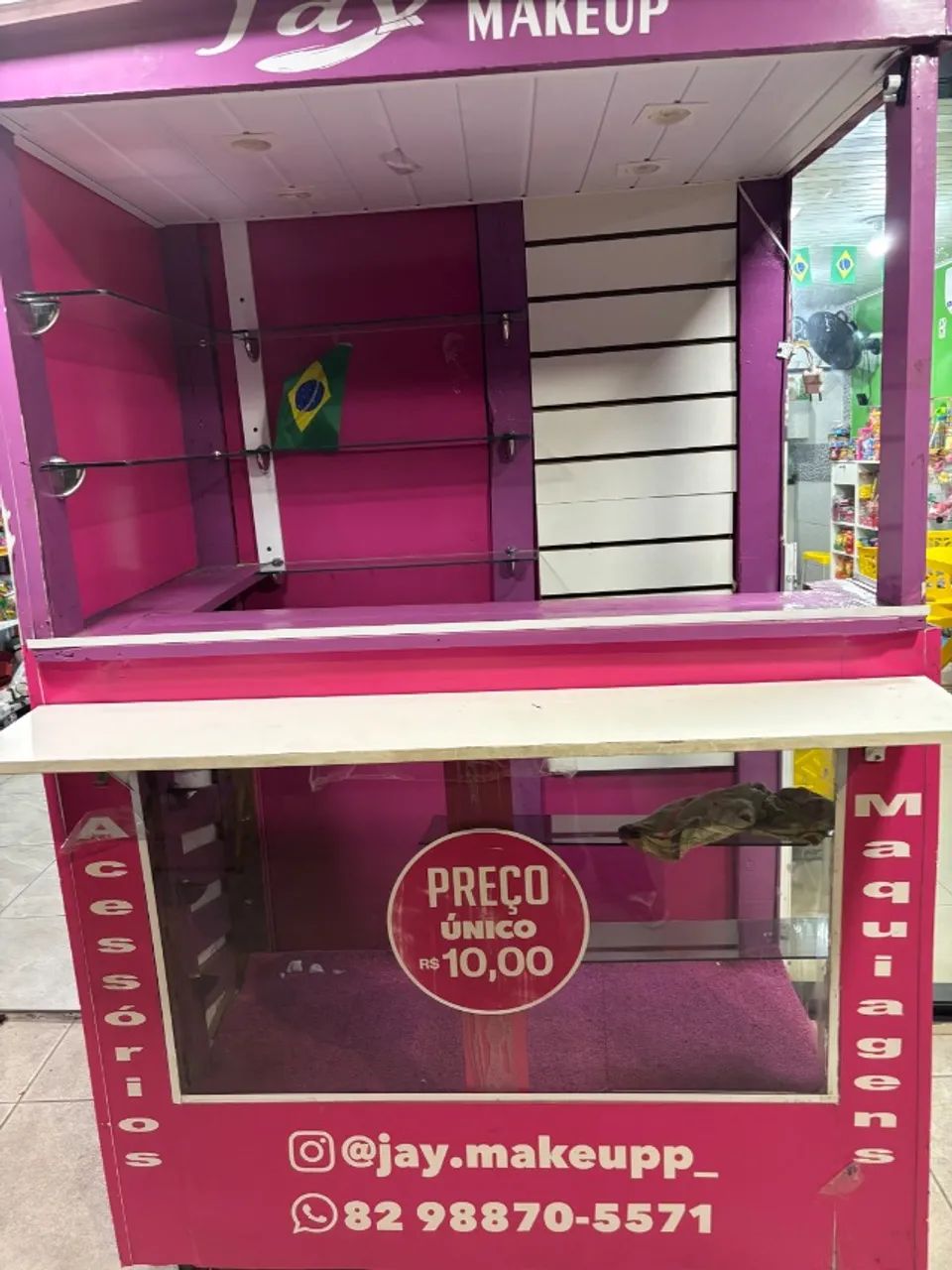 Estande de maquiagem ou outros serviços 