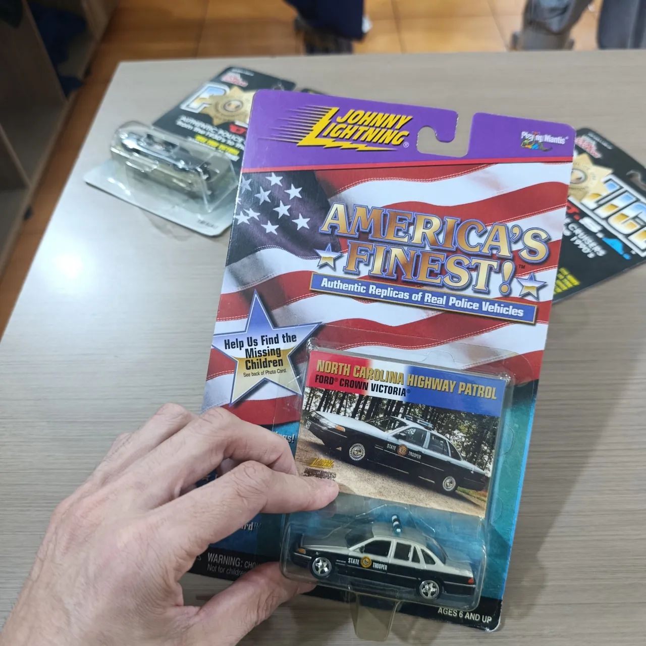 Kit policial Johnny Lightning e RACING CHAMPIONS - Foto 4