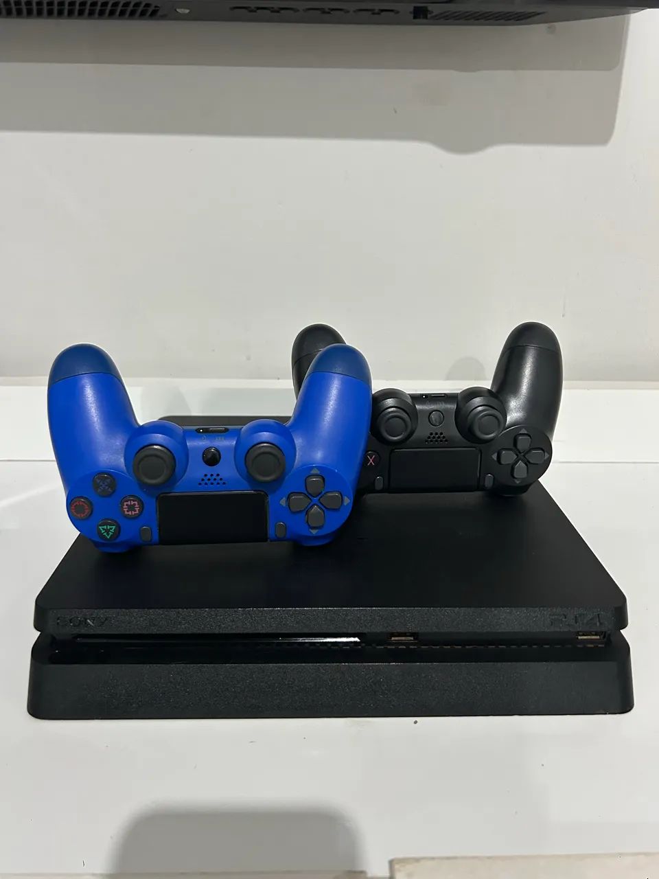 Ps4 slim + 2 controles - Foto 2