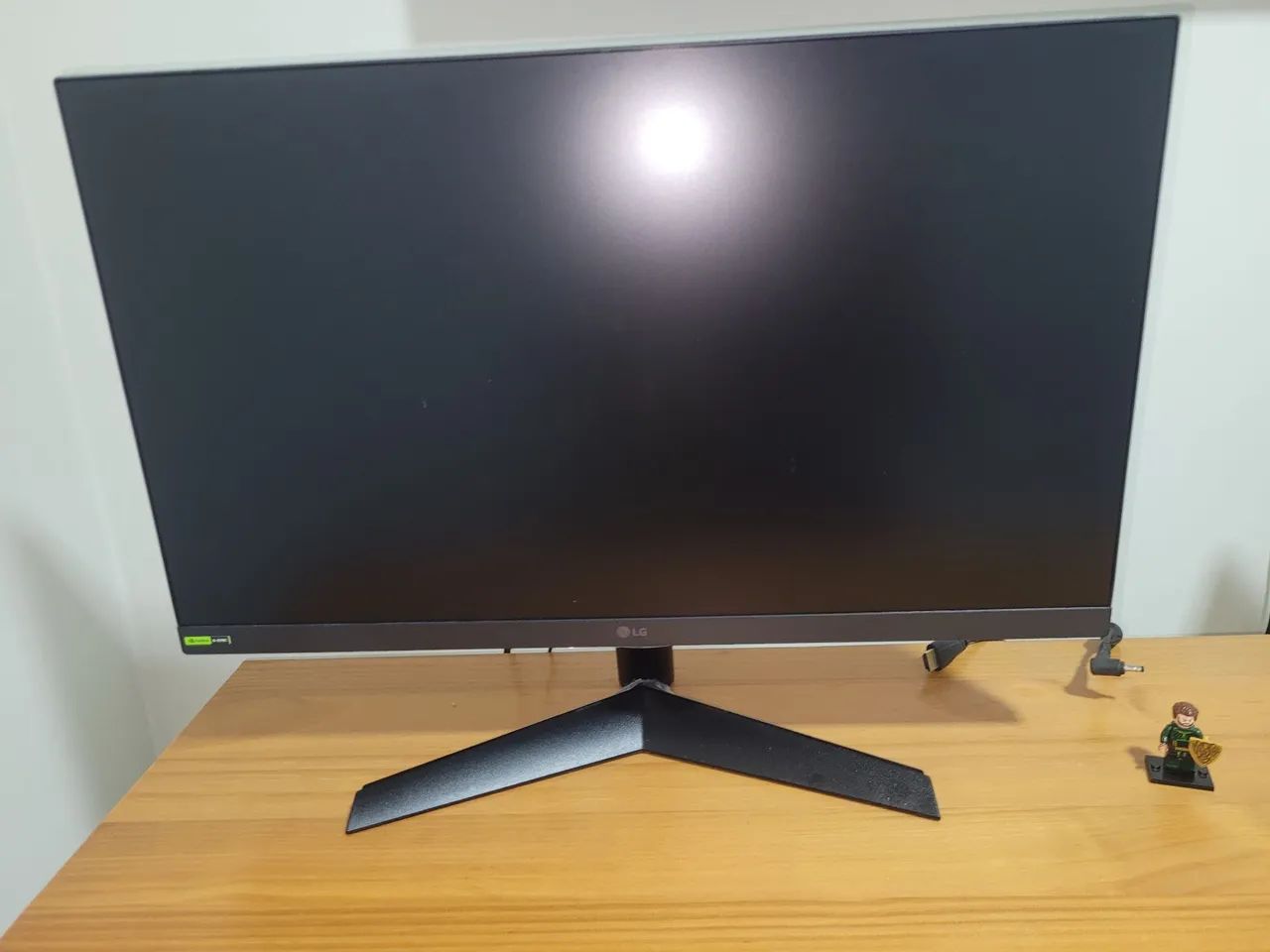 Vendo monitor LG UltraGear 24 polegadas, AMD FreeSync, G-SYNC e 180hz com 3 meses de uso.
