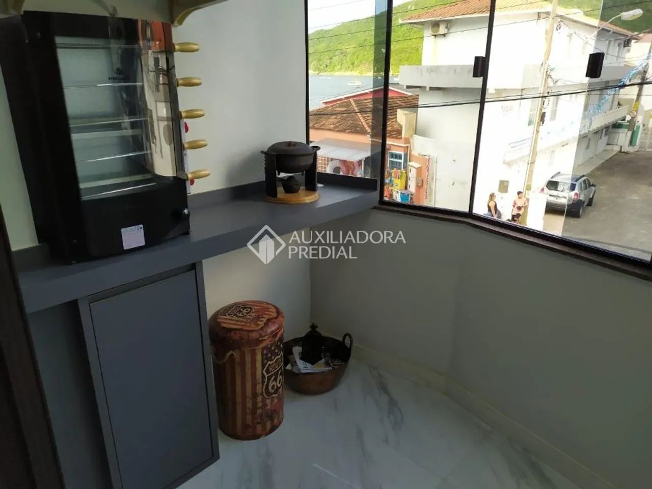 Apartamento pé na areia com 3 dormitórios, sendo 1 suíte - Foto 4