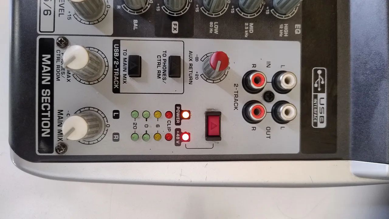 Mesa de som Interface USB Xenyx q802Usb - Foto 5