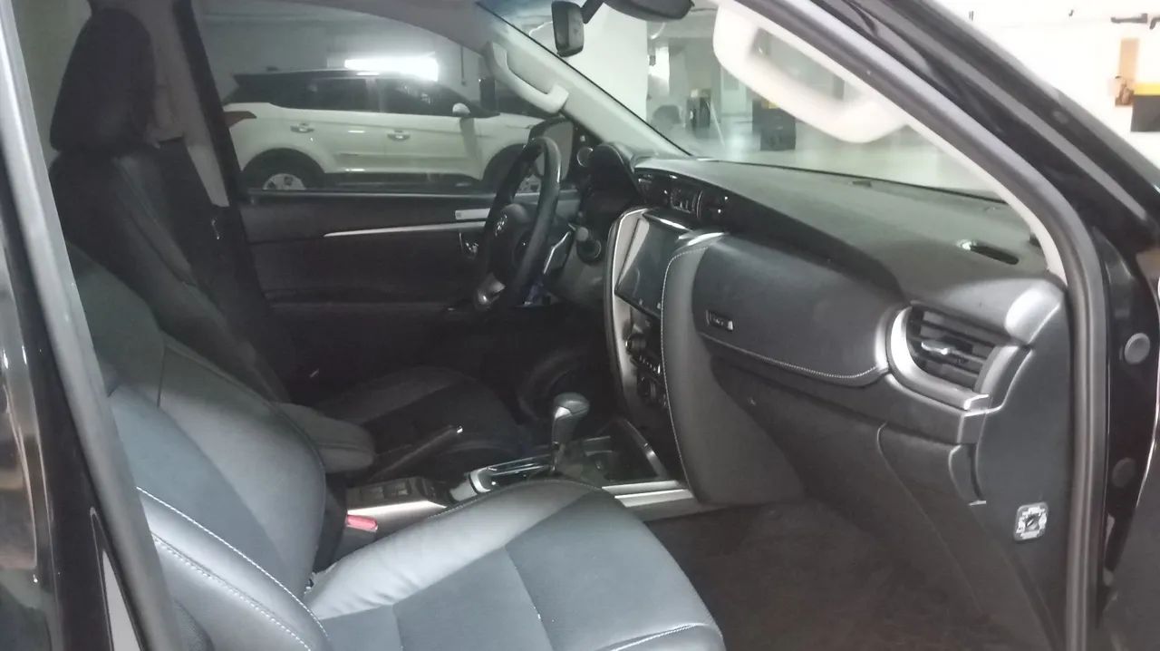 Toyota Hilux Hilux CD SRX Plus 4x4 2.8 TDI Die. Aut. 2026