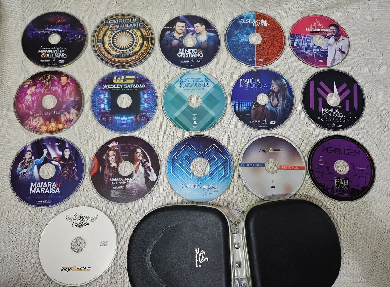 Kit Sertanejos 15 Dvd's + 1 CD + Porta Cd's/Dvd's capacidade 40