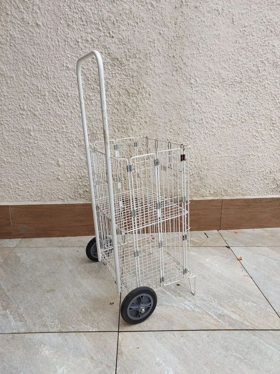 Carrinho de feira muito resistente