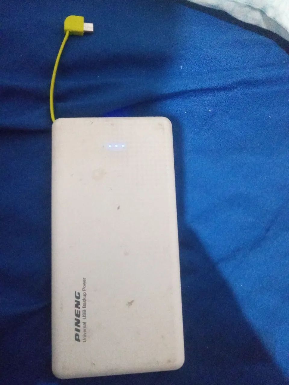 Vende-se carregador portátil branco 