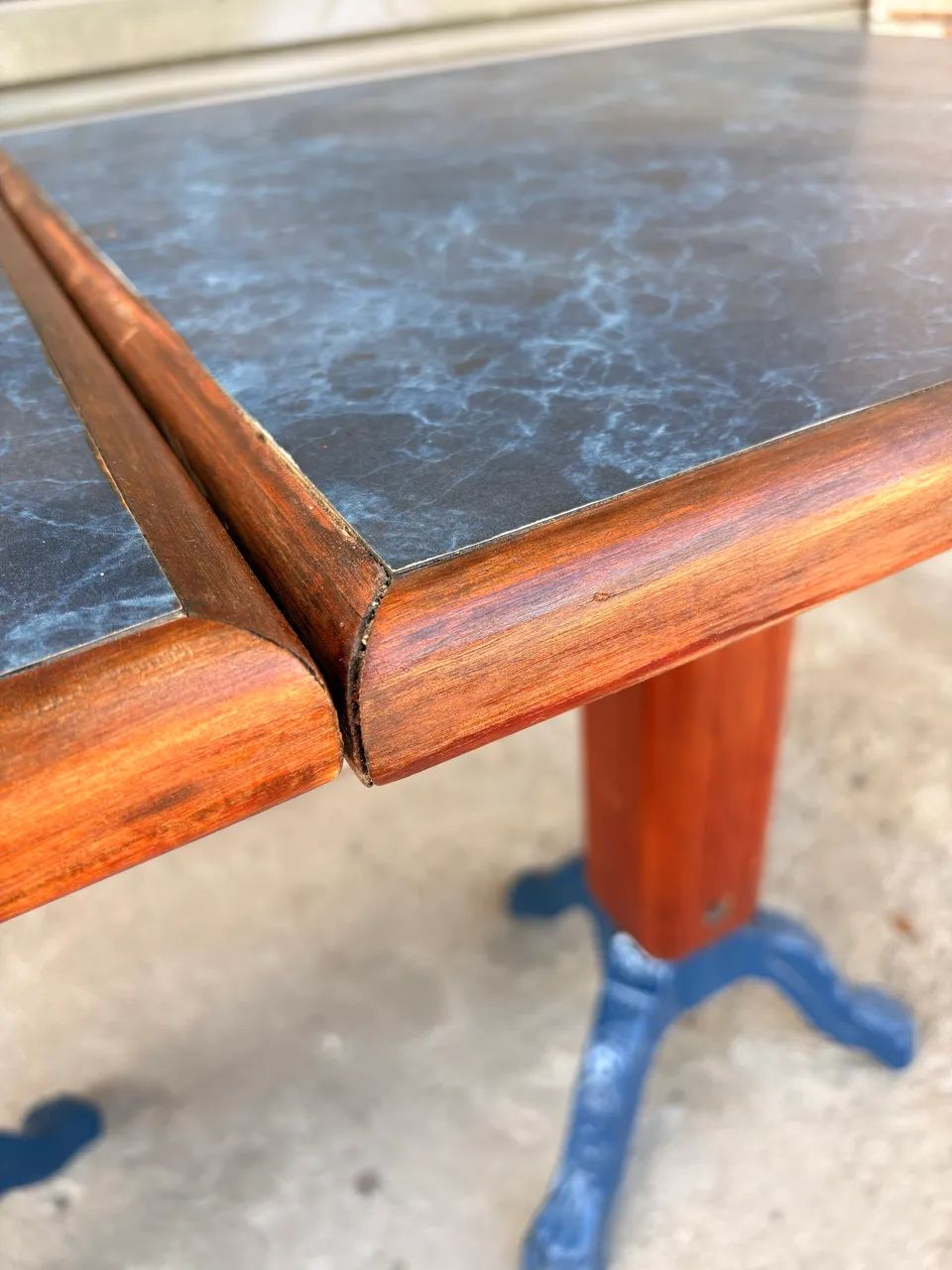 mesa de madeira com pé de ferro fundido - Foto 5