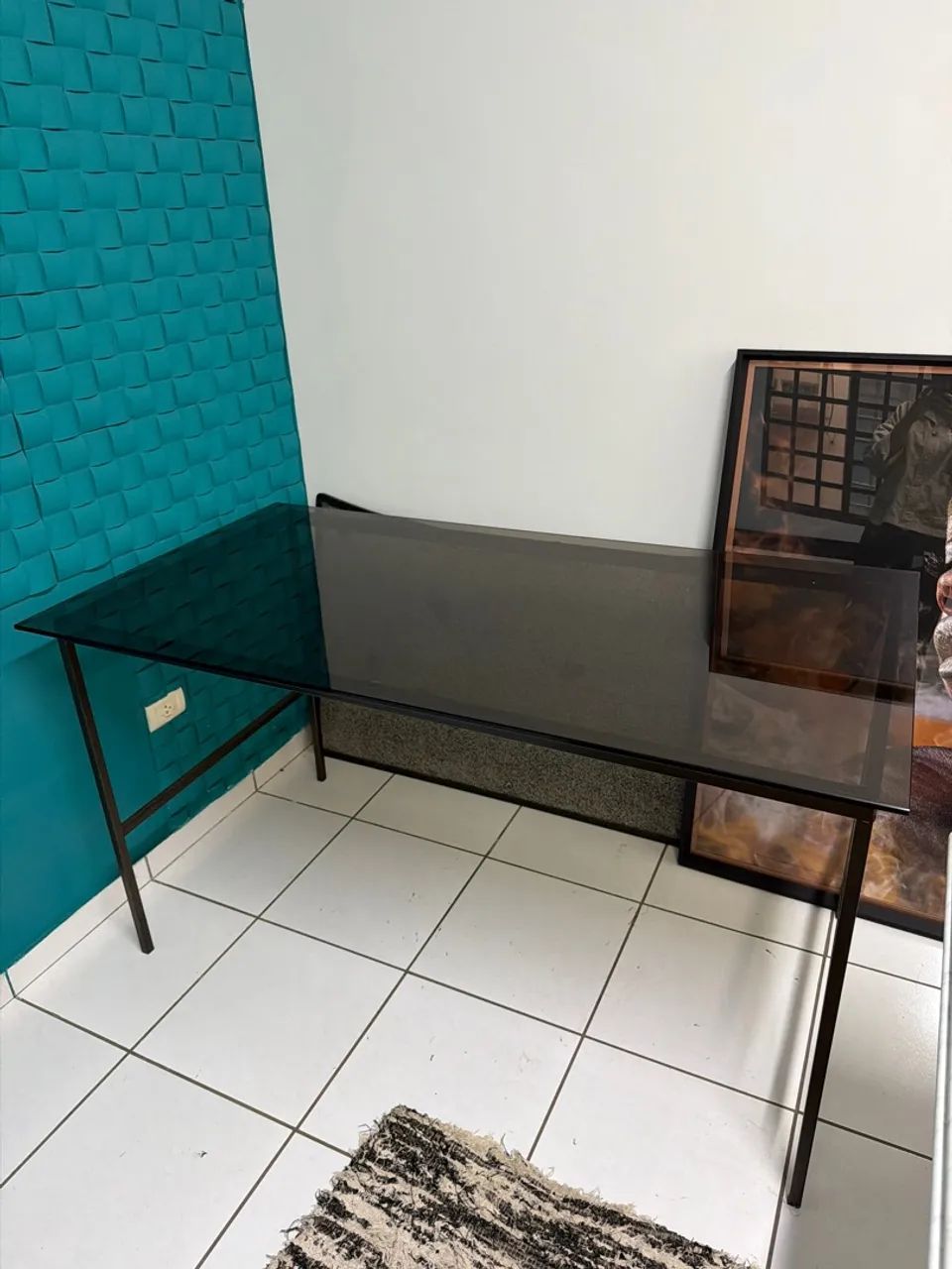 Mesa com tampo de vidro 