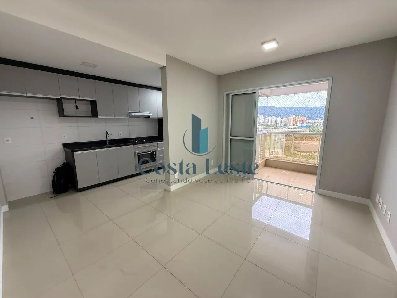 Apartamento de 2 dormitórios com suíte em condomínio completo no Itacorubi