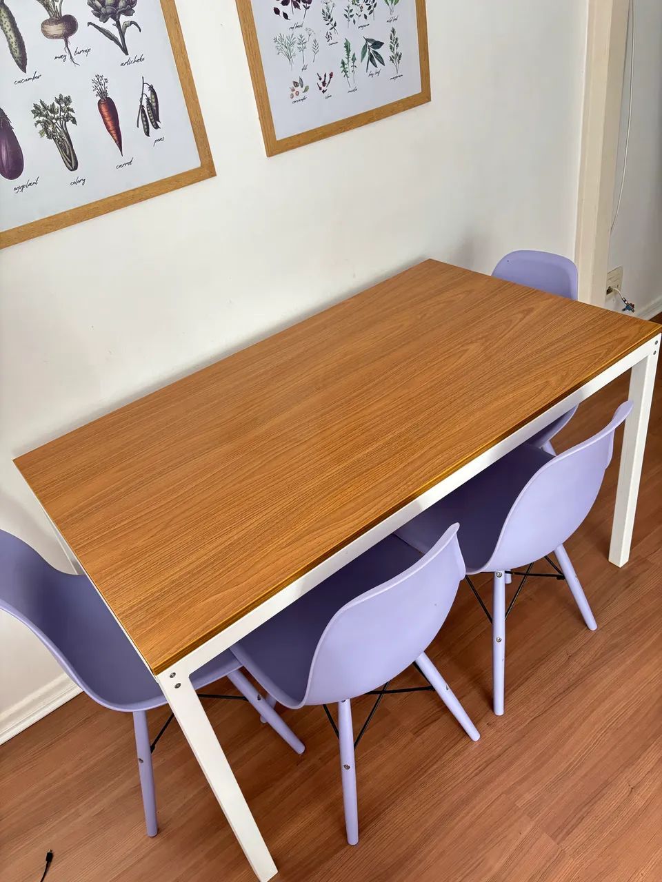 Mesa de Jantar ToK Stok - com 4 cadeiras
