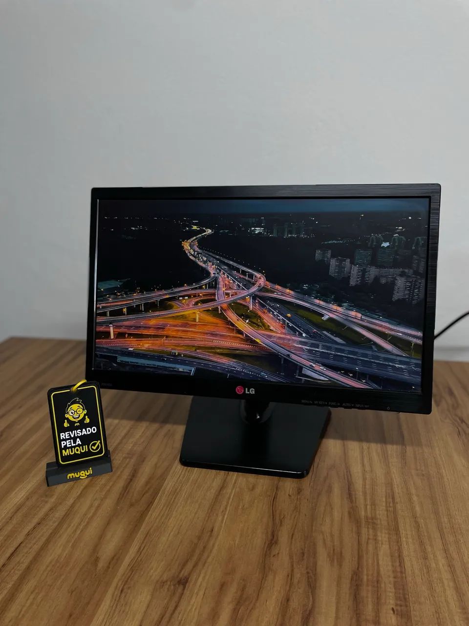 LG 20 polegadas VGA COM AJUSTE DE ÂNGULO