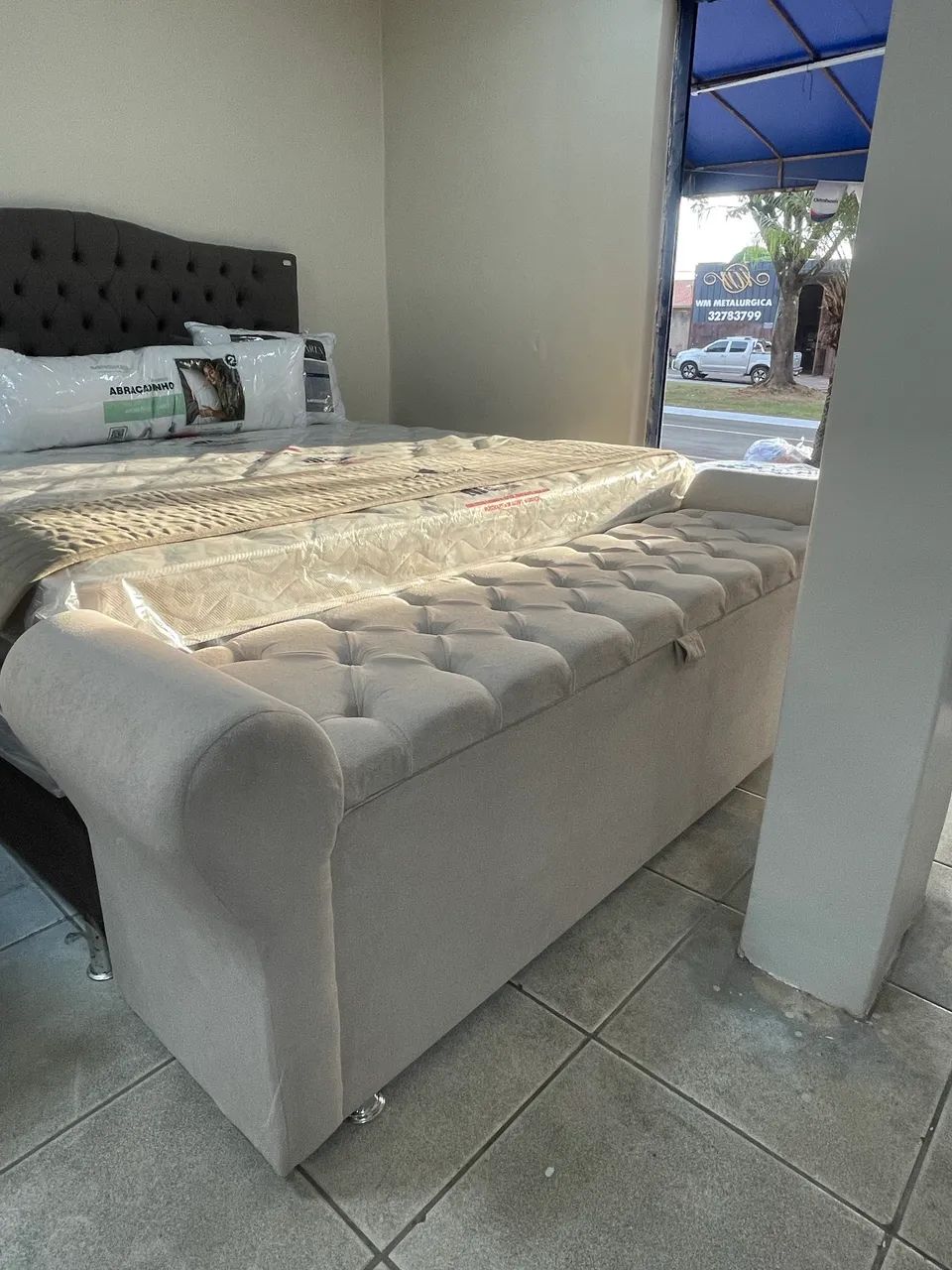 Recamier baú super King tecido boucle com braço (novo) 