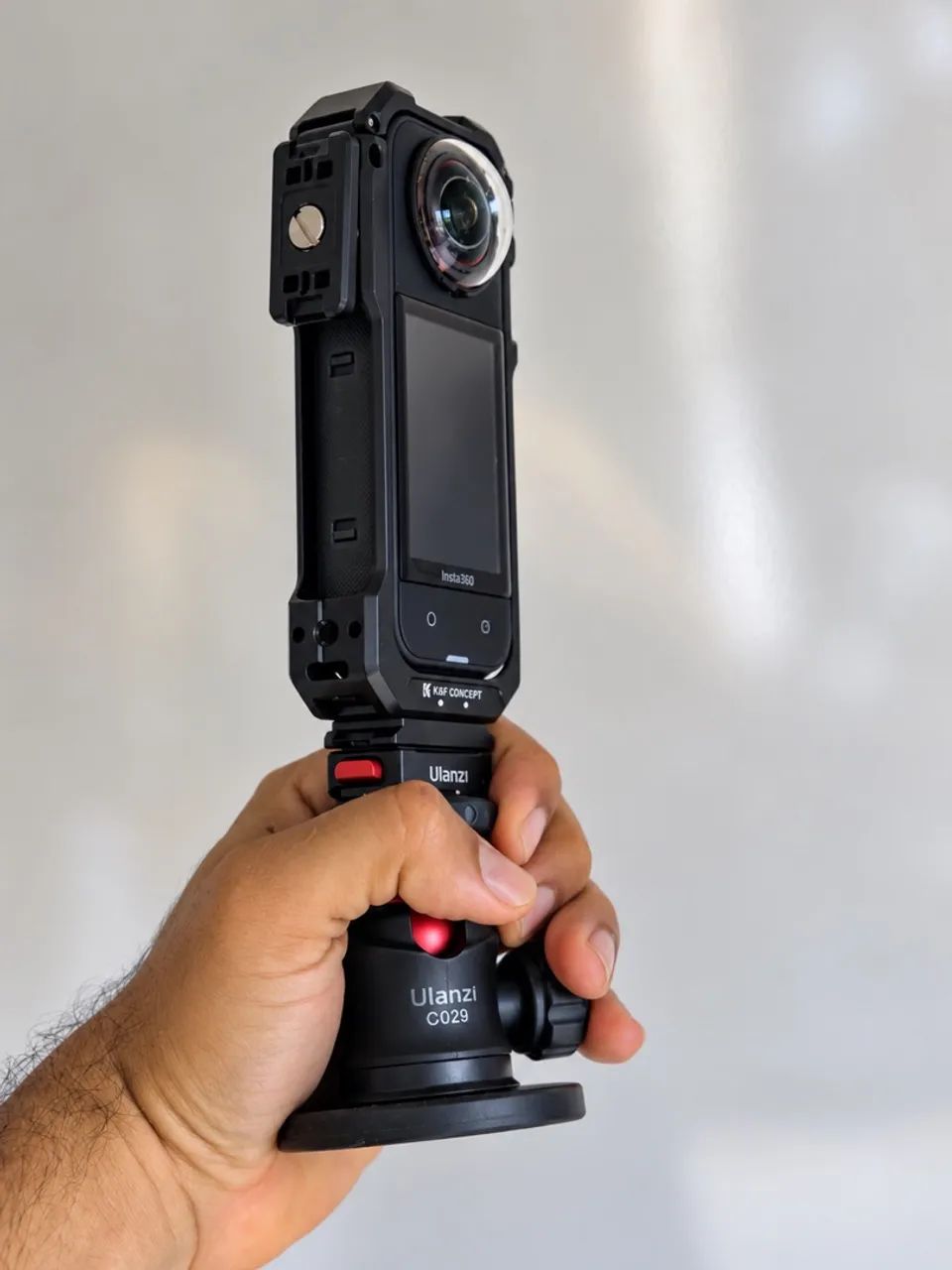 Câmera INSTA 360 x5 com kit essential bundle - Foto 2