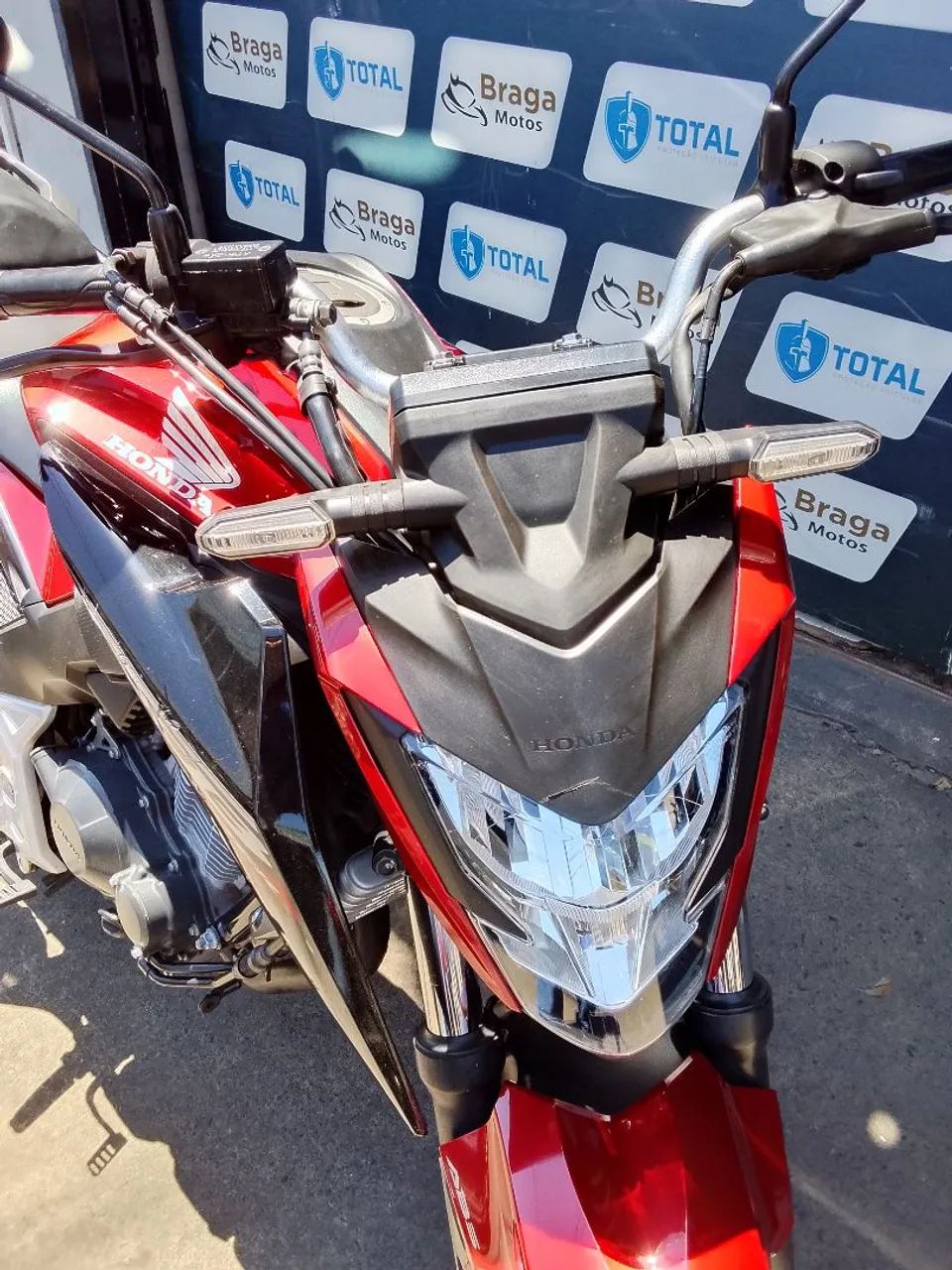 CB 300 F - Foto 2