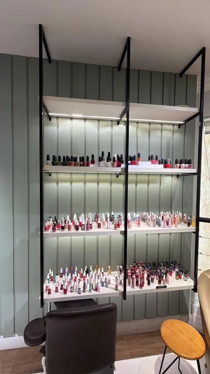 Vendo Expositor de Esmaltes Feito em MDF em perfeito estado 