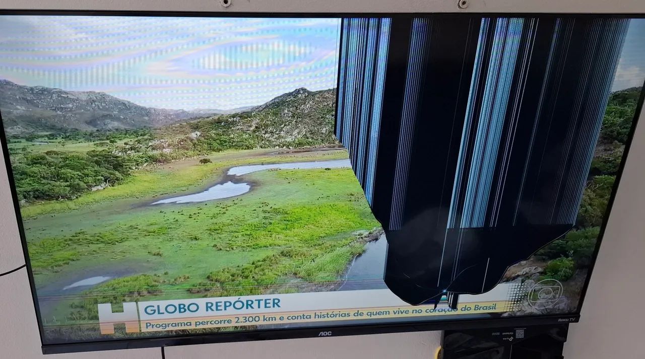 Tv 43 polegadas AOC Roku tela quebrada  - Foto 2
