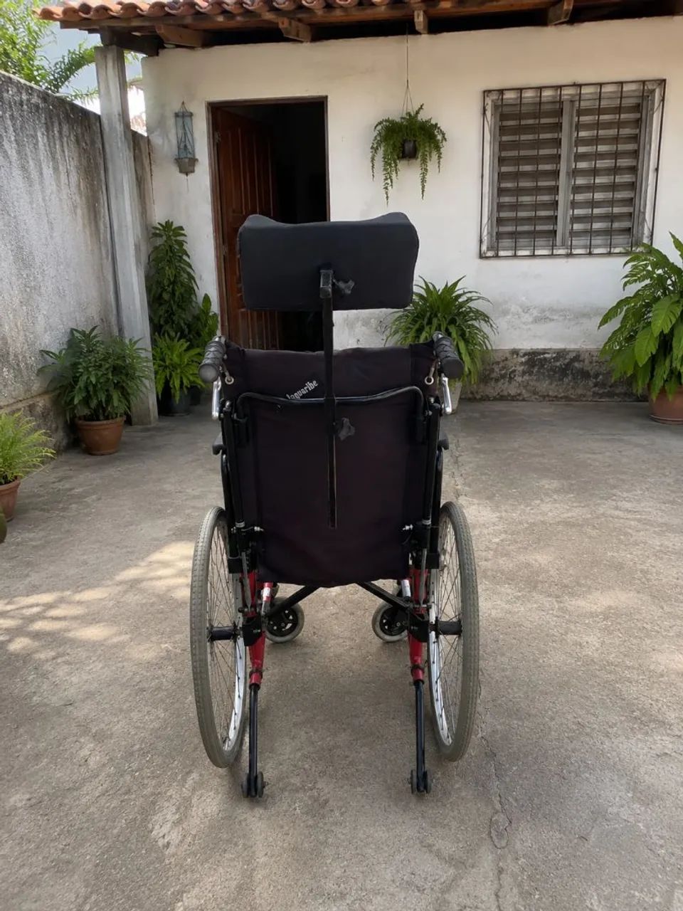 Vendo cadeira de rodas - Foto 2