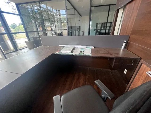 Móveis de escritório - Balcão, Mesa em L e Cadeiras - Foto 2