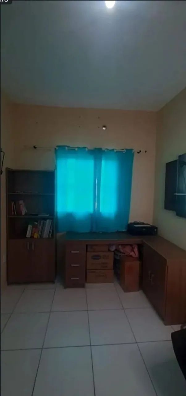 Escrivaninha e estante 