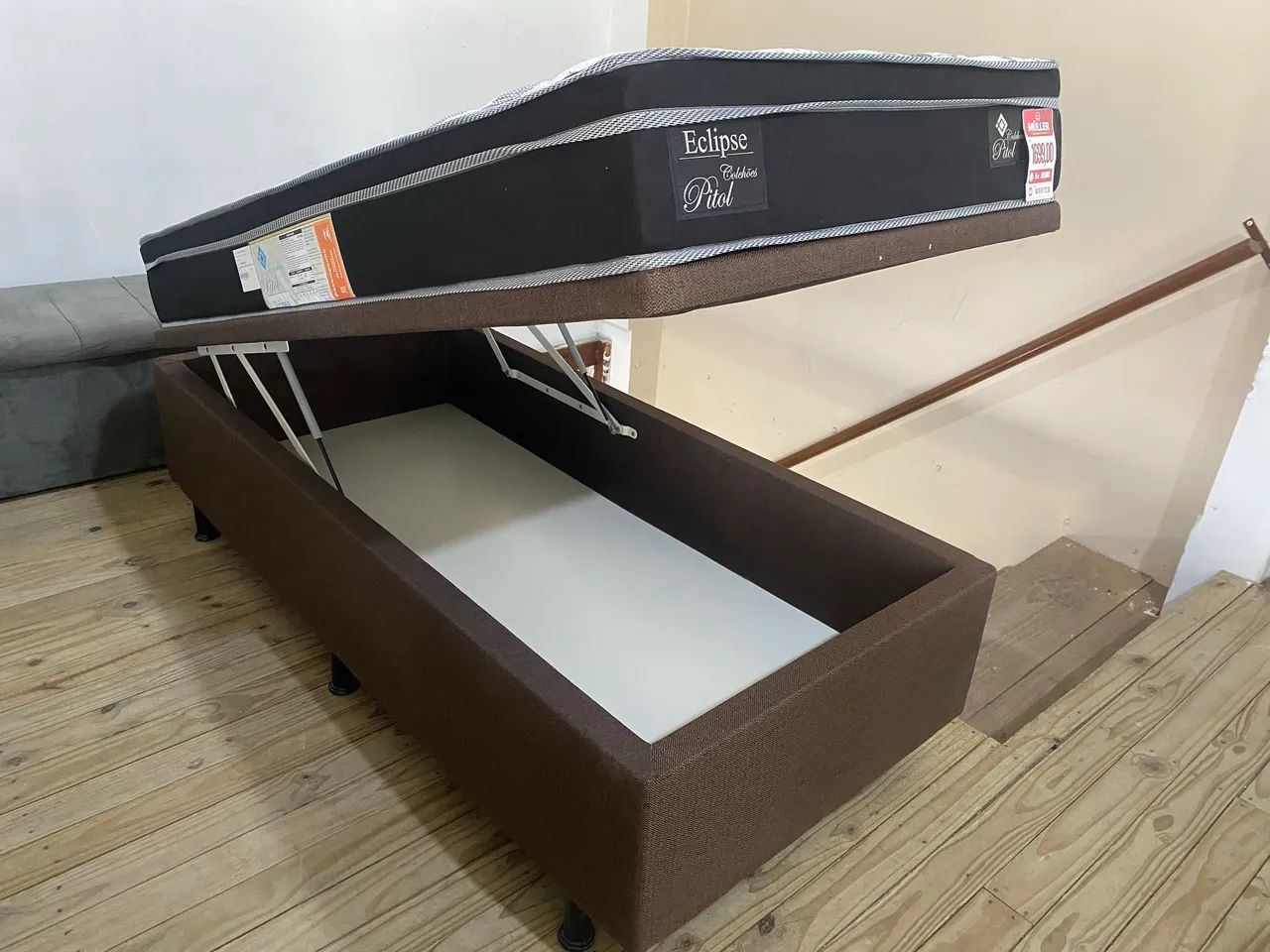 Cama box solteiro baú NOVO 