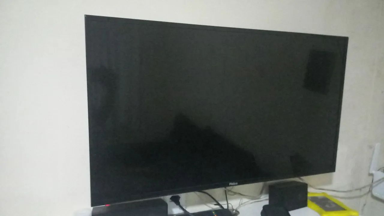 Vende-se essa TV 43 polegadas não é smart funciona perfeitamente 