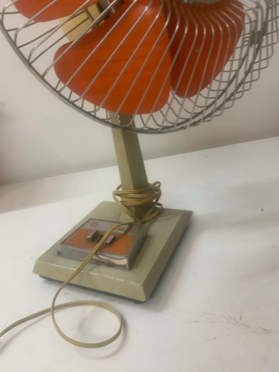 Ventilador antigo G&E laranja 