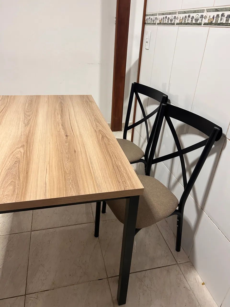 Mesa 4 cadeiras apenas 1 ano e meio de uso - Foto 3