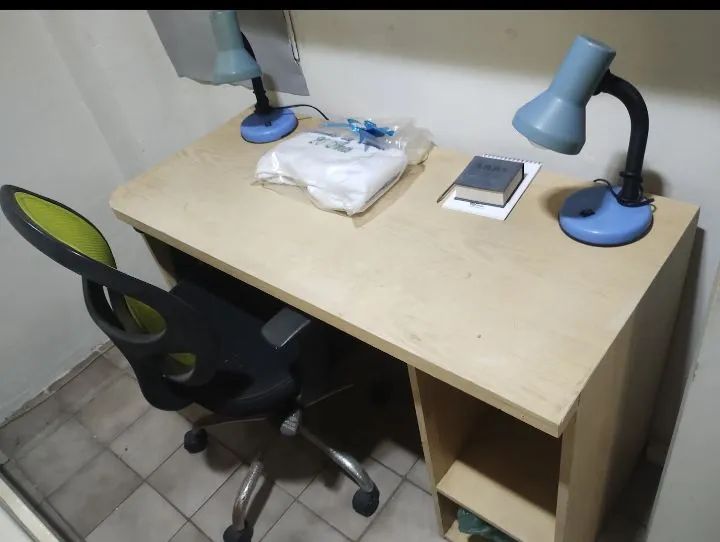 MESA PARA COMPUTADOR OU ESTUDOS.