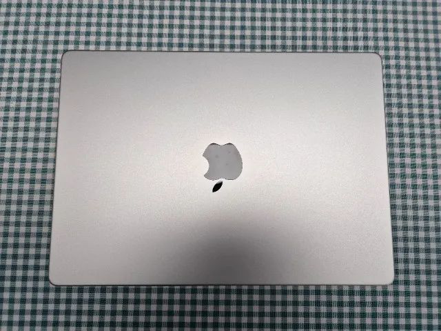 MACBOOK PRO M5 24GB RAM - 1TB SSD EM PERFEITO ESTADO COR PRATA - Foto 2